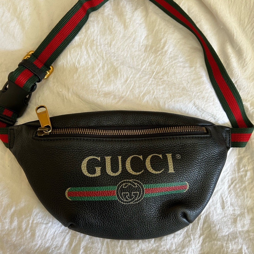 Gucci logo fanny pack